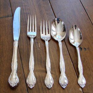 ONEIDA Silverplated Flatware Cutlery Affection 40 Piece 8 Settings NEW IN BOX